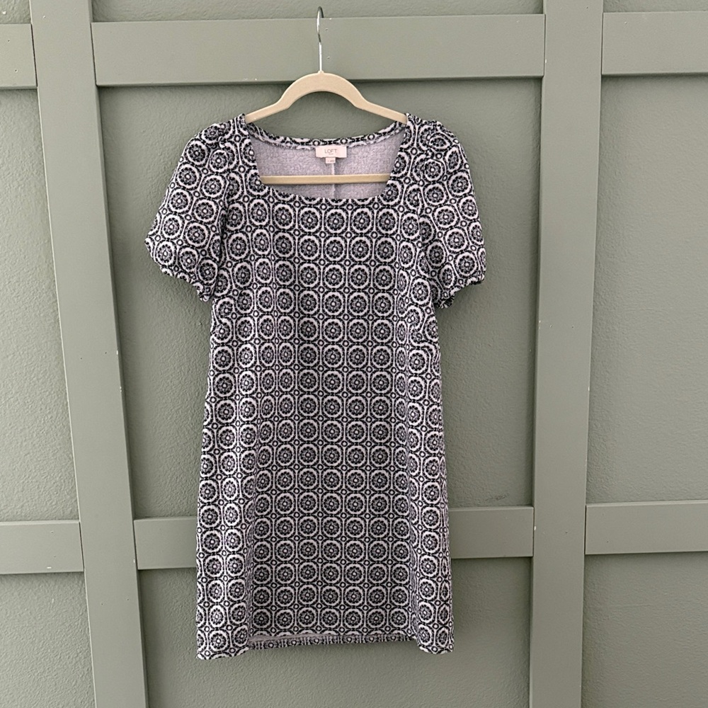 Loft Outlet White & Black Geometric Patterned Short Sleeve Dress - Size Small